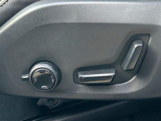 Volvo  XC60 2.0 B5 R-Design | Luchtvering | 360 camera | Sportstoel | Memory | Verwarmde voorruit | Pilot Ass... ActivLease financial lease