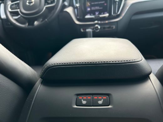 Volvo  XC60 2.0 B5 R-Design | Luchtvering | 360 camera | Sportstoel | Memory | Verwarmde voorruit | Pilot Ass... ActivLease financial lease