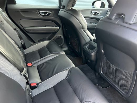 Volvo  XC60 2.0 B5 R-Design | Luchtvering | 360 camera | Sportstoel | Memory | Verwarmde voorruit | Pilot Ass... ActivLease financial lease