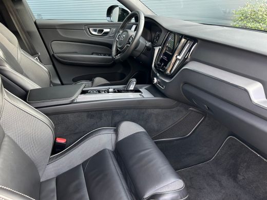 Volvo  XC60 2.0 B5 R-Design | Luchtvering | 360 camera | Sportstoel | Memory | Verwarmde voorruit | Pilot Ass... ActivLease financial lease