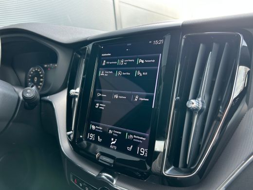 Volvo  XC60 2.0 B5 R-Design | Luchtvering | 360 camera | Sportstoel | Memory | Verwarmde voorruit | Pilot Ass... ActivLease financial lease