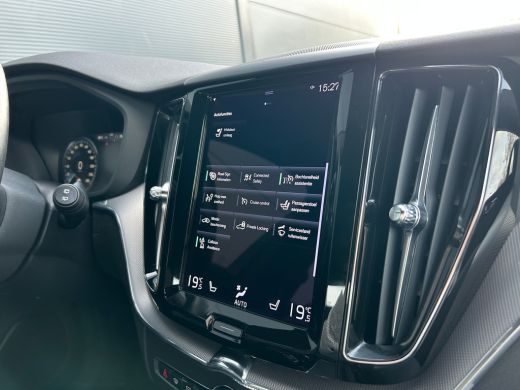Volvo  XC60 2.0 B5 R-Design | Luchtvering | 360 camera | Sportstoel | Memory | Verwarmde voorruit | Pilot Ass... ActivLease financial lease