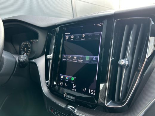 Volvo  XC60 2.0 B5 R-Design | Luchtvering | 360 camera | Sportstoel | Memory | Verwarmde voorruit | Pilot Ass... ActivLease financial lease