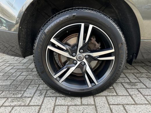 Volvo  XC60 2.0 B5 R-Design | Luchtvering | 360 camera | Sportstoel | Memory | Verwarmde voorruit | Pilot Ass... ActivLease financial lease