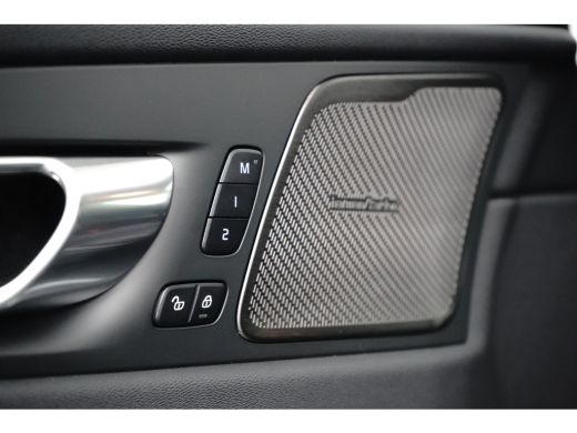 Volvo  XC60 T6 Plus Black Edition Recharge Plug-In Hybrid AWD | Facelift | 360 camera | Pano | HU-Display | C... ActivLease financial lease