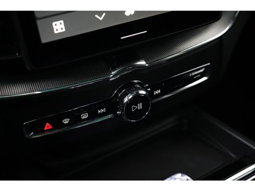 Volvo  XC60 T6 Plus Black Edition Recharge Plug-In Hybrid AWD | Facelift | 360 camera | Pano | HU-Display | C... ActivLease financial lease