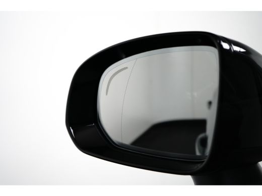 Volvo  XC60 T6 Plus Black Edition Recharge Plug-In Hybrid AWD | Facelift | 360 camera | Pano | HU-Display | C... ActivLease financial lease