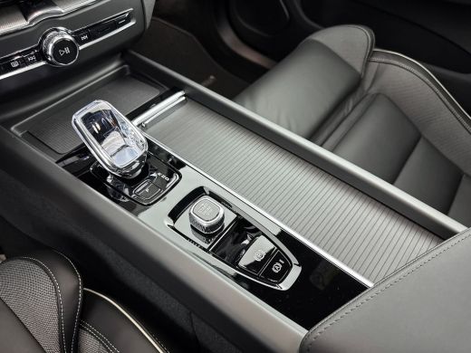 Volvo  XC60 T6 Recharge Plus Black Edition | 21" | Panoramadak | Head-Up | 360 Camera | Getint Glas | Harman ... ActivLease financial lease