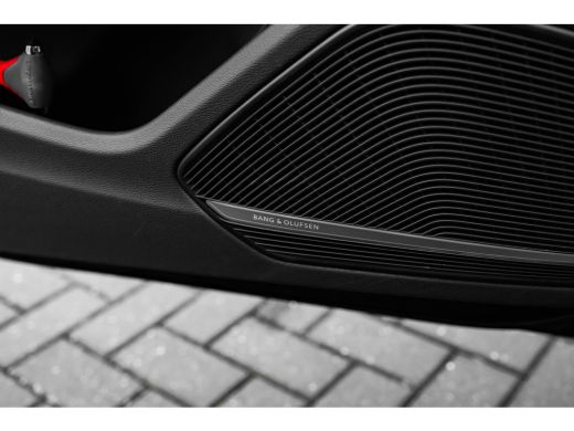 Audi A4 Avant 40 TFSI S edition Competition 204PK | Trekhaak | B&O Audio | Sfeerverlichting | Optiek Pakk... ActivLease financial lease