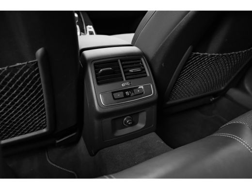 Audi A4 Avant 40 TFSI S edition Competition 204PK | Trekhaak | B&O Audio | Sfeerverlichting | Optiek Pakk... ActivLease financial lease
