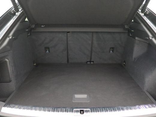 Audi Q3 45 TFSI e S Edition 245PK S-Tronic SOH 99%, Pano-Schuifdak, Trekhaak, 19" LM Velgen, Adaptieve Cr... ActivLease financial lease