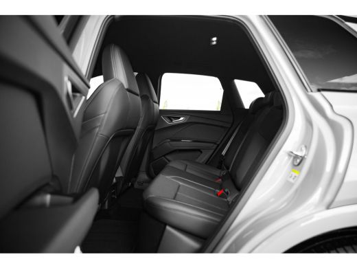 Audi Q4 e-tron S edition | Achterklep, automatisch bedienbaar | Achteruitrijcamera | Adaptive cruise control ActivLease financial lease