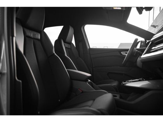 Audi Q4 e-tron S edition | Achterklep, automatisch bedienbaar | Achteruitrijcamera | Adaptive cruise control ActivLease financial lease