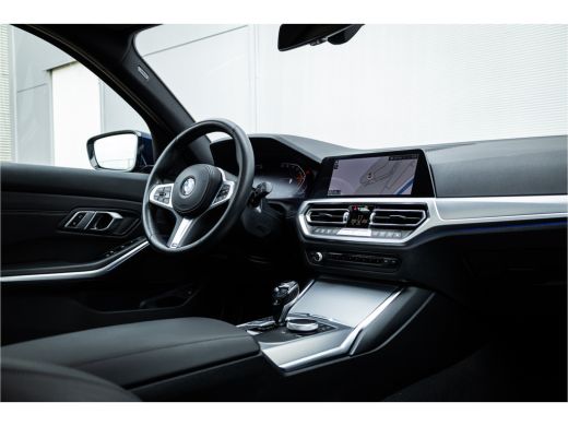 BMW 3 Serie Touring 320i Sportline Panorama / Camera / Individual / HiFi / ActivLease financial lease