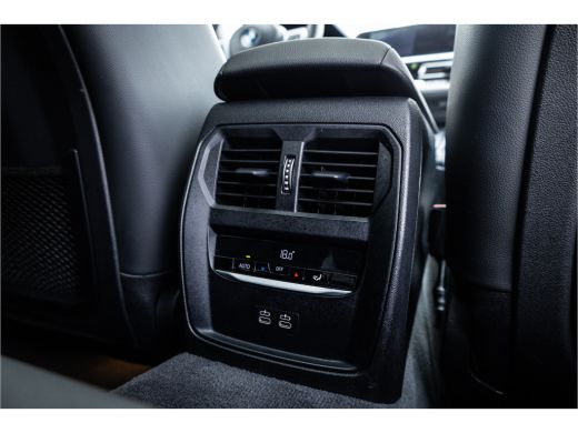 BMW 3 Serie Touring 320i Sportline Panorama / Camera / Individual / HiFi / ActivLease financial lease