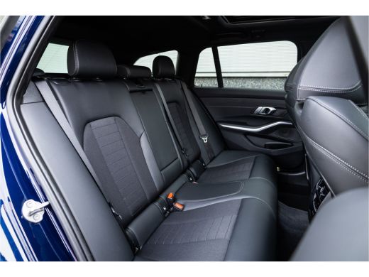 BMW 3 Serie Touring 320i Sportline Panorama / Camera / Individual / HiFi / ActivLease financial lease