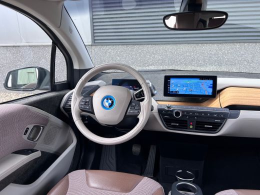 BMW i3 Executive 120Ah 42 kWh/Lodge/*Kashmir Silver*/2xAdaptive/Carplay/W-pomp/3-Fase ActivLease financial lease