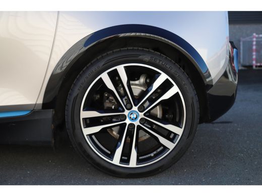 BMW i3 Executive 120Ah 42 kWh/Lodge/*Kashmir Silver*/2xAdaptive/Carplay/W-pomp/3-Fase ActivLease financial lease