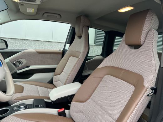 BMW i3 Executive 120Ah 42 kWh/Lodge/*Kashmir Silver*/2xAdaptive/Carplay/W-pomp/3-Fase ActivLease financial lease