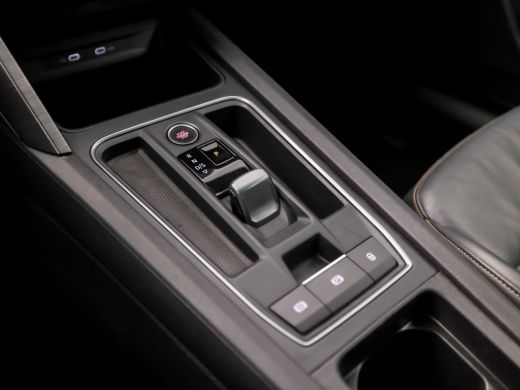 CUPRA Leon 2.0 TSI VZ Sport 301Pk Automaat (SCHUIFDAK, BLACK PACK, APPLE CARPLAY, STUUR/STOELVERWARMING, KUI... ActivLease financial lease