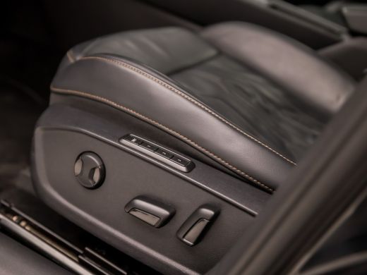 CUPRA Leon 2.0 TSI VZ Sport 301Pk Automaat (SCHUIFDAK, BLACK PACK, APPLE CARPLAY, STUUR/STOELVERWARMING, KUI... ActivLease financial lease