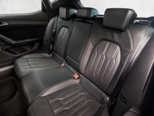 CUPRA Leon 2.0 TSI VZ Sport 301Pk Automaat (SCHUIFDAK, BLACK PACK, APPLE CARPLAY, STUUR/STOELVERWARMING, KUI... ActivLease financial lease