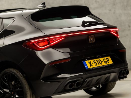 CUPRA Leon 2.0 TSI VZ Sport 301Pk Automaat (SCHUIFDAK, BLACK PACK, APPLE CARPLAY, STUUR/STOELVERWARMING, KUI... ActivLease financial lease