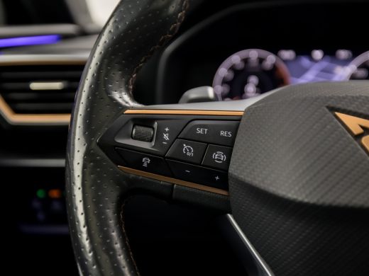 CUPRA Leon 2.0 TSI VZ Sport 301Pk Automaat (SCHUIFDAK, BLACK PACK, APPLE CARPLAY, STUUR/STOELVERWARMING, KUI... ActivLease financial lease