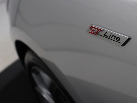 Ford Focus 1.5 EcoBoost ST Line | Stoelverwarming | Adaptive cruise | Camera | B&O Sound | Caplay | Keyless ... ActivLease financial lease