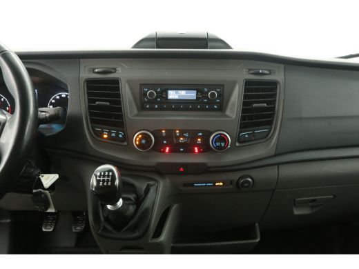 Ford Transit 2.0 TDCI L2H2 | Airco | Cruise | 2800kg Trekgew. | Trekhaak | 3 Zits | Parkeersens. | Stoelverw. ActivLease financial lease