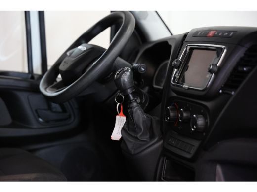 Iveco Daily 35C18HV 3.0 180PK L2H1 DUBBEL LUCHT ActivLease financial lease