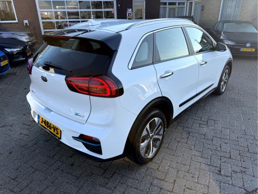 Kia e-Niro DynamicLine 64 kWh 3-Fase, Navi, Camera, Carplay, DAB ActivLease financial lease
