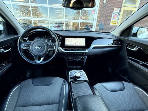 Kia e-Niro DynamicLine 64 kWh 3-Fase, Navi, Camera, Carplay, DAB ActivLease financial lease