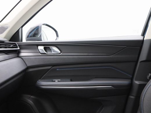 Lynk & Co 01 1.5 Phev 262 Pk Automaat | Full LED | Panoramdak | Navigatie | 20 Inch | Adaptive Cruise | Stoelv... ActivLease financial lease