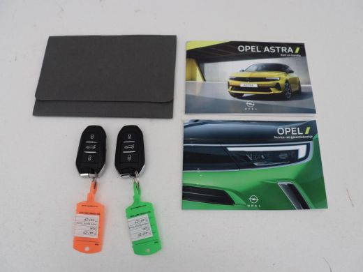 Opel Astra 1.6 Turbo Hybrid | Origineel NL | Adaptive cruise | Carplay | Parkeerhulp | Climate control | Dig... ActivLease financial lease