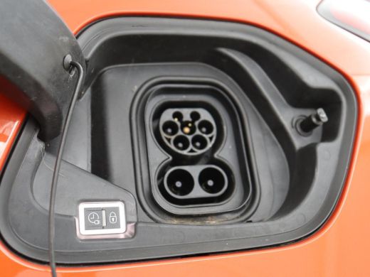 Opel Corsa-e GS Line 50 kWh | 3 Fase | Camera | Carplay | Dodehoek detectie | Cruise control | Full LED | Clim... ActivLease financial lease