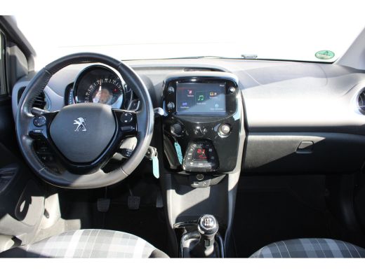 Peugeot 108 1.0 e-VTi Allure | Navi by app | Camera | Climate control | Lichtmetaal | Bluetooth | ActivLease financial lease