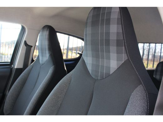 Peugeot 108 1.0 e-VTi Allure | Navi by app | Camera | Climate control | Lichtmetaal | Bluetooth | ActivLease financial lease