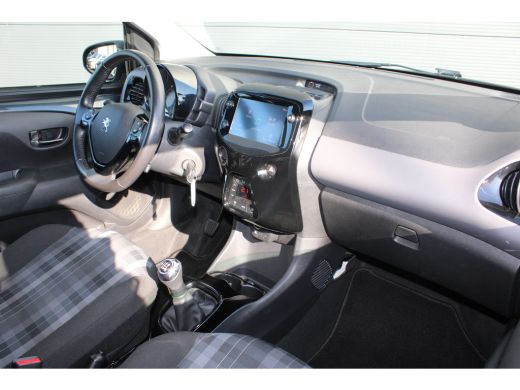 Peugeot 108 1.0 e-VTi Allure | Navi by app | Camera | Climate control | Lichtmetaal | Bluetooth | ActivLease financial lease