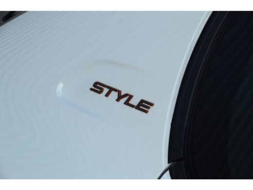 Peugeot 208 1.2 Hybrid 110PK e-DCS6 Style Automaat | Demo Deal | Parkeersensoren | Draadloze Apple Carplay/An... ActivLease financial lease