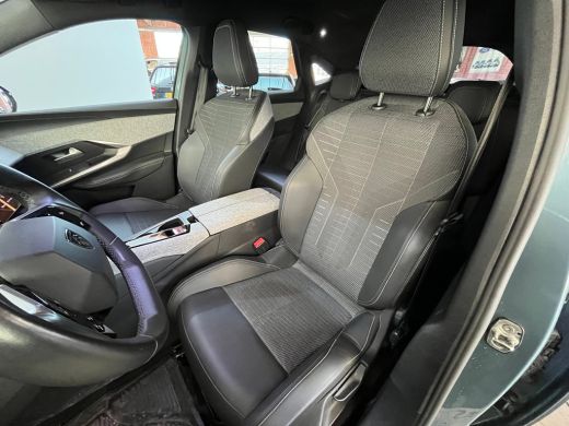 Peugeot 3008 1.2 Hybrid 136 Allure 19" LMV | Afneembare trekhaak | half-leder | Adaptive Cruise | Driver assis... ActivLease financial lease