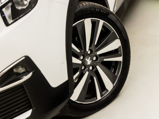 Peugeot 5008 1.2 PureTech GT-Line Deluxe (PANORAMADAK, APPLE CARPLAY, GROOT NAVI, 360 CAMERA, FOCAL AUDIO, BRU... ActivLease financial lease