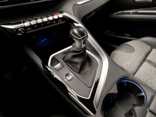 Peugeot 5008 1.2 PureTech Premium Sport 7 Persoons (APPLE CARPLAY, GROOT NAVI, MEMORY SEATS, STOELVERWARMING, ... ActivLease financial lease