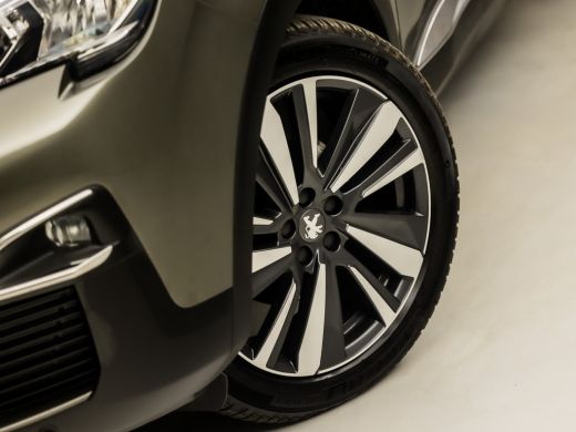 Peugeot 5008 1.2 PureTech Premium Sport 7 Persoons (APPLE CARPLAY, GROOT NAVI, MEMORY SEATS, STOELVERWARMING, ... ActivLease financial lease