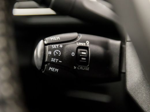 Peugeot 5008 1.2 PureTech Premium Sport 7 Persoons (APPLE CARPLAY, GROOT NAVI, MEMORY SEATS, STOELVERWARMING, ... ActivLease financial lease