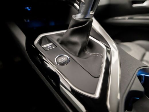 Peugeot 5008 1.2 PureTech Premium Sport 7 Persoons (APPLE CARPLAY, GROOT NAVI, MEMORY SEATS, STOELVERWARMING, ... ActivLease financial lease