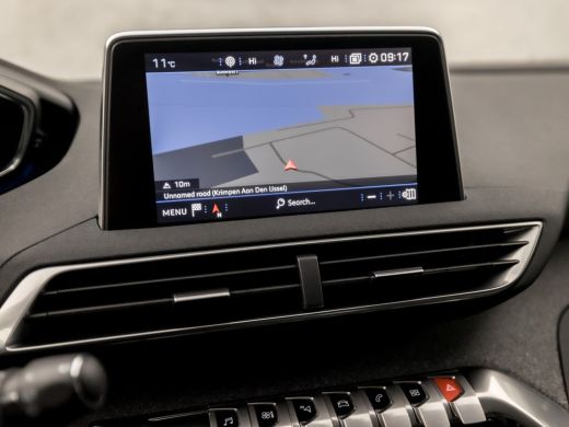 Peugeot 5008 1.2 PureTech Premium Sport 7 Persoons (APPLE CARPLAY, GROOT NAVI, MEMORY SEATS, STOELVERWARMING, ... ActivLease financial lease