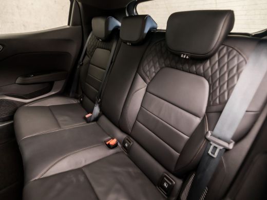 Renault Clio 1.6 E-Tech Hybrid 140 Initiale Paris 140Pk Automaat (APPLE CARPLAY, GROOT NAVI, CAMERA, LEDER, BO... ActivLease financial lease