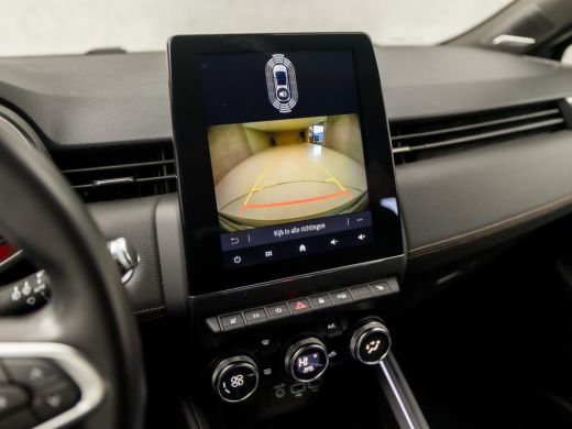 Renault Clio 1.6 E-Tech Hybrid 140 Initiale Paris 140Pk Automaat (APPLE CARPLAY, GROOT NAVI, CAMERA, LEDER, BO... ActivLease financial lease