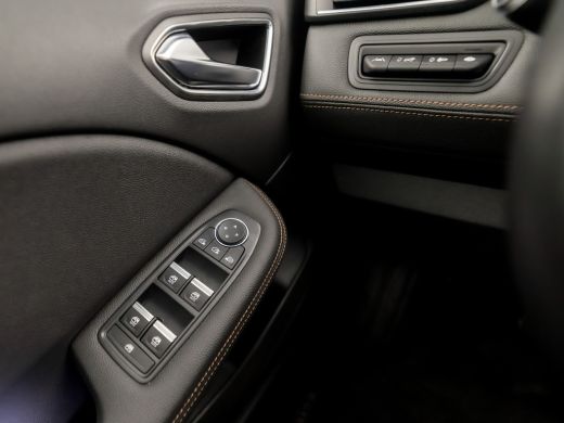 Renault Clio 1.6 E-Tech Hybrid 140 Initiale Paris 140Pk Automaat (APPLE CARPLAY, GROOT NAVI, CAMERA, LEDER, BO... ActivLease financial lease